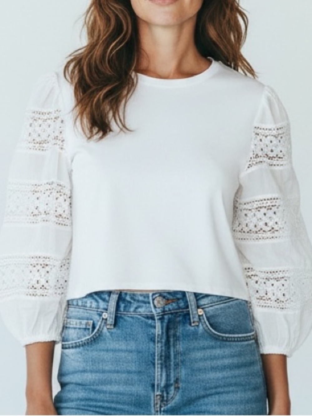 Crop top with puff sleeves and lace details